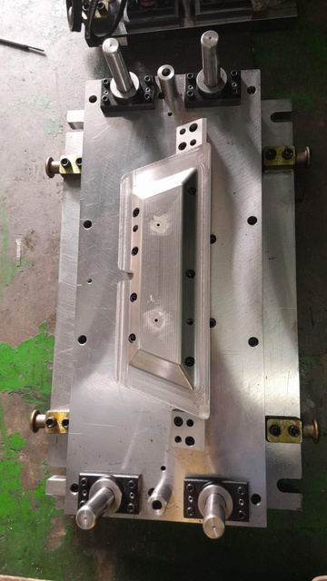 Pembuatan Mold Dies Presisi Cavity & Core Cetakan Plastik/Karet